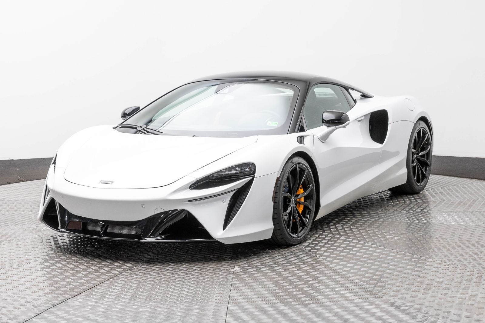 2023 McLaren Artura